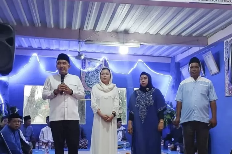 Wakil Walikota Depok, Chandra Rahmansyah saat memberikan sambutan dalam kegiatan Buka Puasa Bersama di kediaman Anggota DPRD Kota Depok Iman Yuniawan di Kelurahan Pondokjaya, Kecamatan Cipayung, Sabtu (15/3).  (GERARD SOEHARLY/RADAR DEPOK)