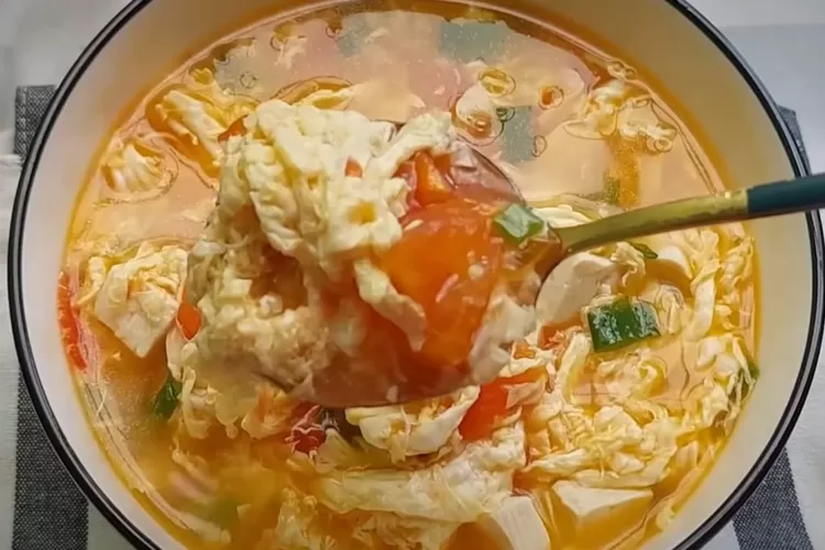 Sup tahu telur tomat yang mudah untuk menu sahur (Tangkapan layar Youtube Tsani Wismono)