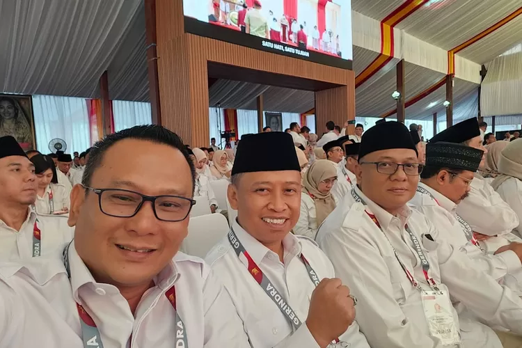 (kiri ke kanan) Ketua Komisi B DPRD Kota Depok Hamzah, Walikota Depok Supian Suri, dan Anggota DPRD Jawa Barat Pradi Supriatna.