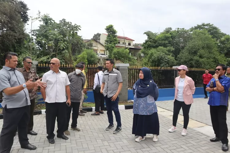 Komisi C DPRD Kota Depok melakukan Sidak di gedung SMPN 34 Kota Depok, Rabu (19/3). (ANDIKA EKA/RADAR DEPOK)