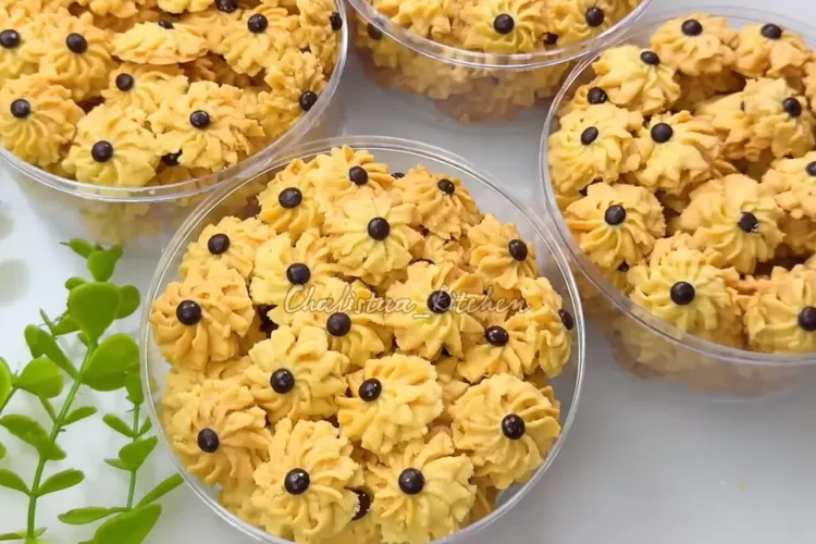 Kue semprit jadul yang cocok untuk sajian Lebaran (Tangkapan layar Youtube Chalistaa Kitchen)