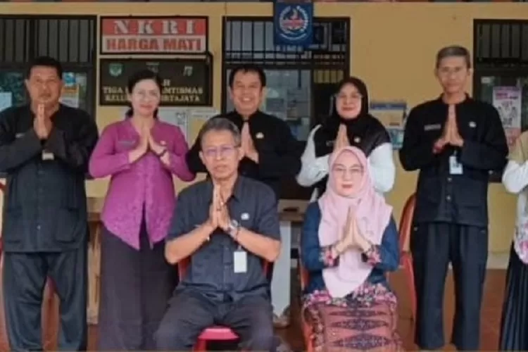 Aparatur Kelurahan Tirtajaya, Kecamatan Sukmajaya, Kota Depok.  (DOKUMEN KELURAHAN TIRTAJAYA)