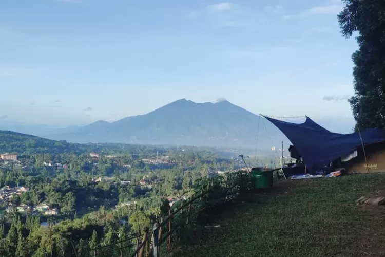 Pemandangan pegunungan di Lentemland Camping Ground (Gmaps rating/aris wicaksono)