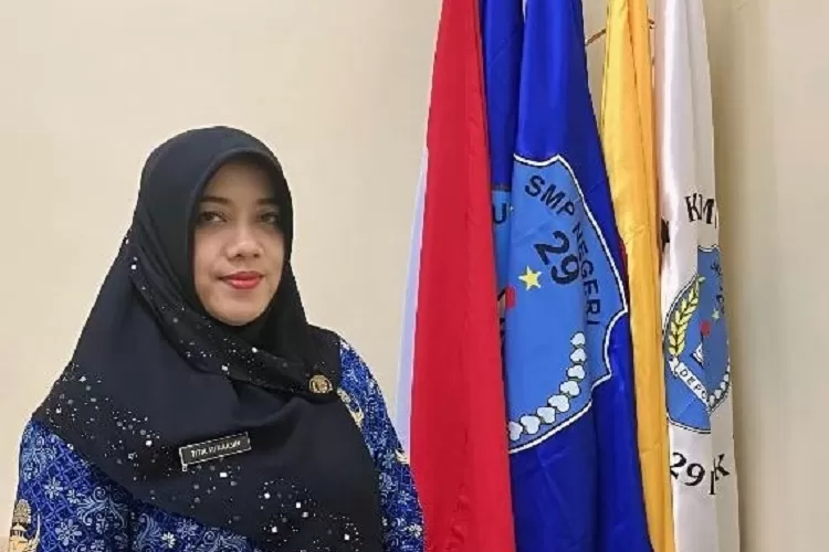 Kepala SMPN 29 Depok, Titik Sunarsih. (DOKUMEN SEKOLAH)