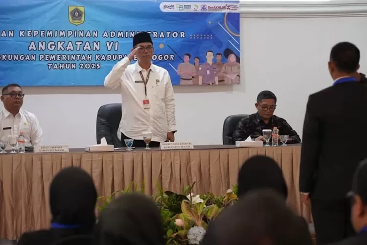 Sekda Ajat Rochmat Jatnika saat membuka PKA Angkatan VI Pemkab Bogor.  (ISTIMEWA)