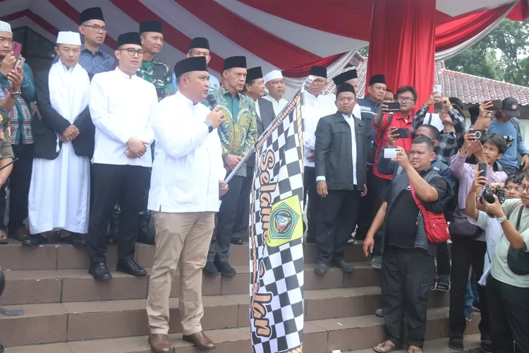 Bupati Bogor Rudy Susmanto melepas jemaah calon haji kloter 02. (KABAR BOGOR)