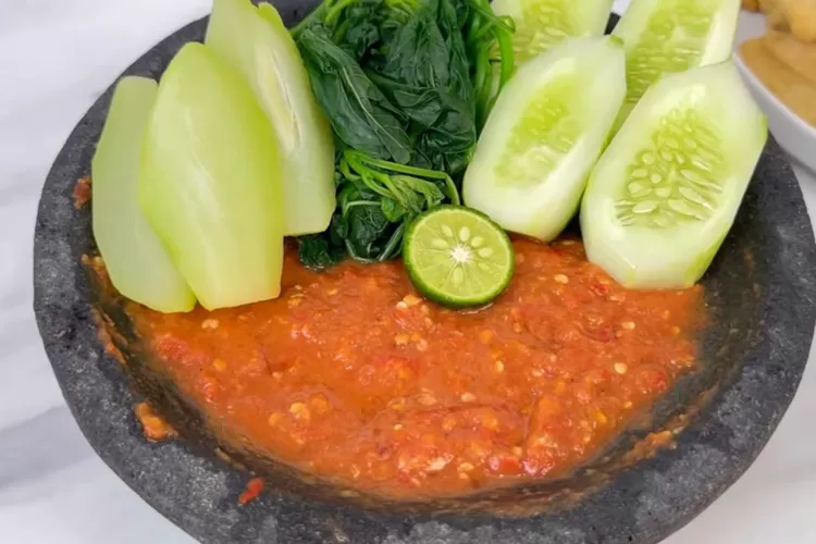 Sambal tempong yang bakalan bikin nambah terus (Tangkapan layar Youtube Ika Mardatillah)