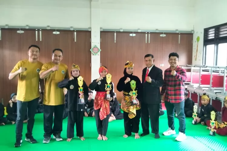 Beberapa peserta LPP tingkat Kecamatan Tapos, dari SDN Sukamaju 2 yang berhasil mencetak juara dari berbagai perlombaan. (DOKUMEN SEKOLAH)