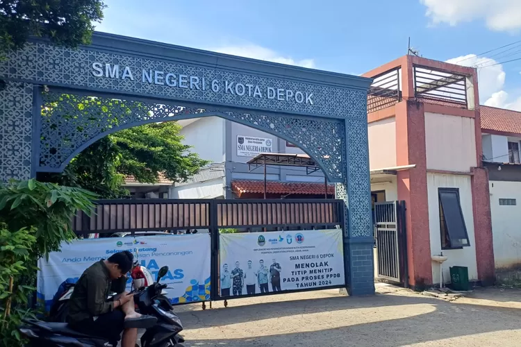 Penampakan Gedung SMA 6 Depok di Jalan Limo Raya No 30, Kelurahan Meruyung, Kecamatan Limo. (ANDIKA EKA/RADAR DEPOK)
