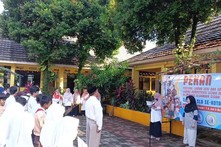 Pelaksanaan LPP SLB se-Kota Depok, di SLBN Kota Depok, di Perumahan Permata Regency, Kelurahan Ratujaya, Kecamatan Cipayung (ANDIKA EKA/RADAR DEPOK)