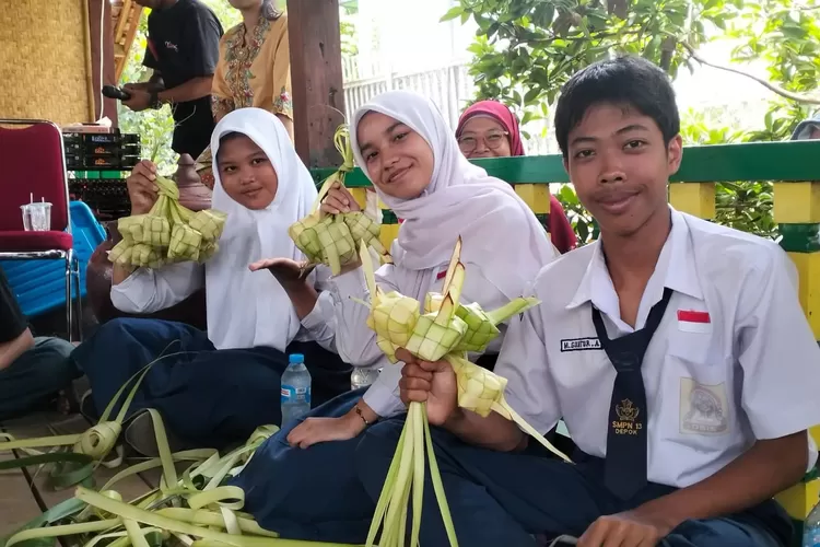 Beberapa pelajar yang mengikuti beberapa kegiatan pada Lebaran Depok, di Rumah Budaya Rawa Denok, Kecamatan Pancoranmas (Istimewa)