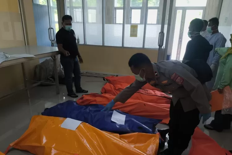 Sejumlah korban meninggal akibat insiden maut saat pemusnahan amunisi tak layak pakai di Desa Sagala, Garut, Jawa Barat. (POLDA JAWA BARAT)