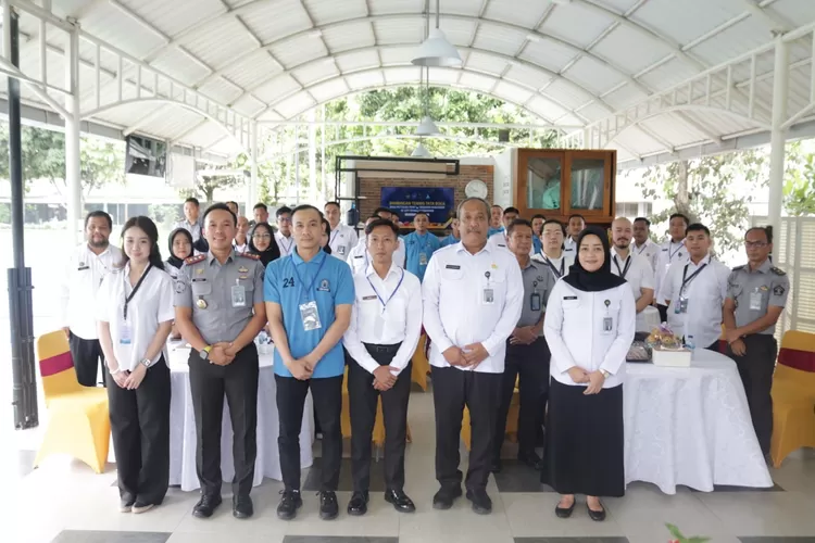 Lapas Cibinong dipercaya Direktorat Jenderal Pemasyarakatan menjadi tempat untuk menggelar kegiatan Bimbingan Teknis (Bimtek) Tata Boga bagi Petugas Penyelenggara Makanan, di lingkungan Unit Pelaksana Teknis (UPT) Pemasyarakatan, Senin (26/5). (Lapas Cibinong)
