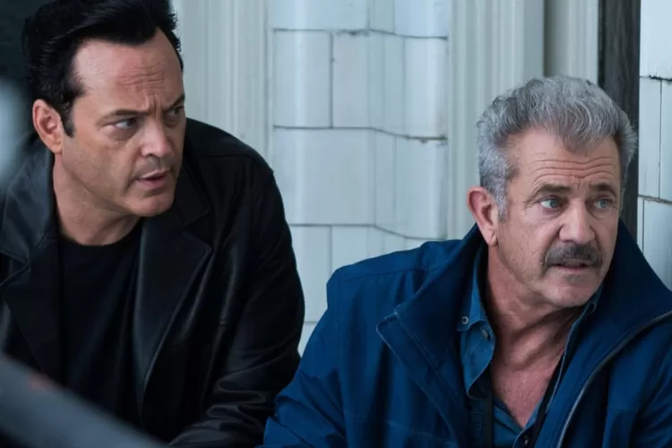 Vince Vaughn dan Mel Gibson dalam film Dragged Across Concrete (imdb.com)