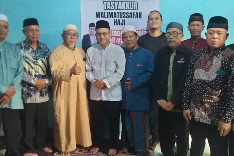 Ketua Umum FS DKM Jabodetabek, Ustad Agus Alian usai melaksanakan tasyakuran Walimatussafar Haji, pada kediamanya pada Kelurahan Sukatani, Kecamatan Tapos , Selasa (27/5).  (ANDIKA EKA/RADAR DEPOK)