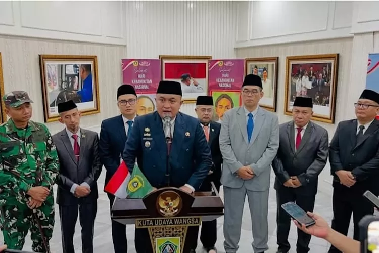 Bupati Bogor Rudy Susmanto memberikan keterangan pada media.  (KABAR BOGOR)