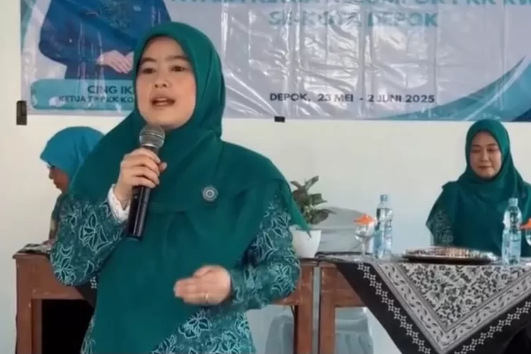 Ketua TP PKK Kota Depok, Siti Barkah Hasanah dalam kegiatan Nyaba PKKdi Kecamatan Cilodong, Kota Depok, beberapa waktu lalu. (UNGGAHAN INSTAGRAM PRIBADI)