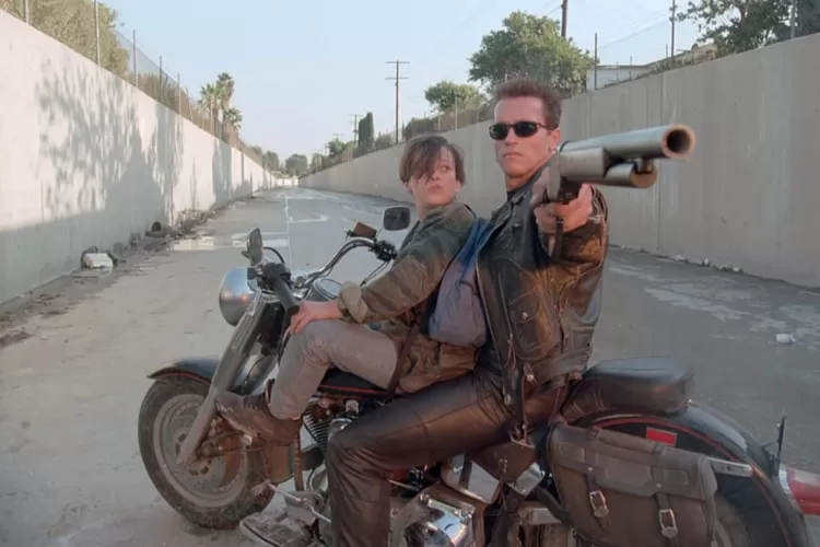 Arnold Schwarzenegger dalam film Terminator 2: Judgment Day tayang di Bioskop Trans TV (imdb.com)