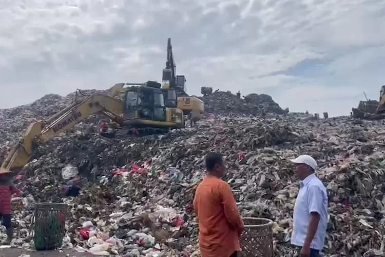 Anggota DPRD Kabupaten Bogor Dapil IV, M Hasani sidak TPA Galuga, Selasa (10/6/2025).  (KABAR BOGOR)