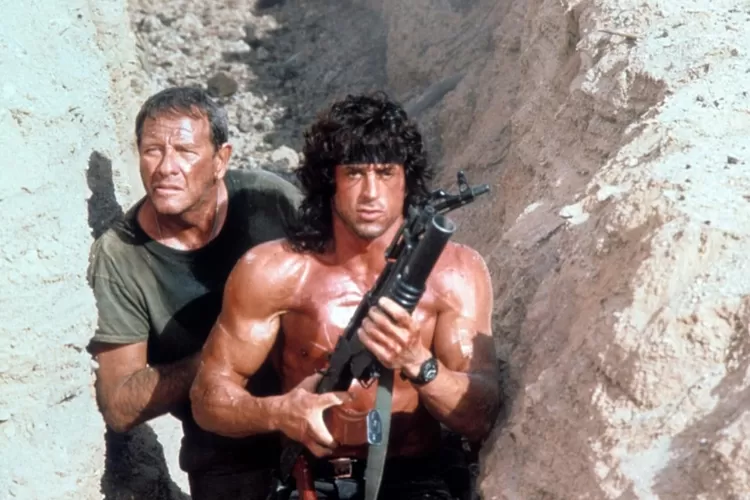 Sylvester Stallone dan Richard Crenna dalam cuplikan film Rambo III (imdb.com)