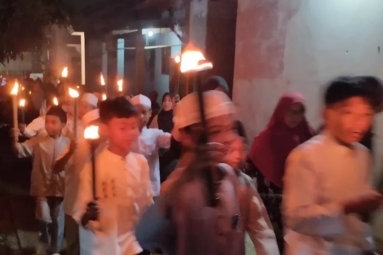 Anak-anak Perumahan Griya Citayem, memeriahkan 1 Muharram 1447 Hijriah/2025 dengan pawai obor pada Kamis, 26 Juni 2025.