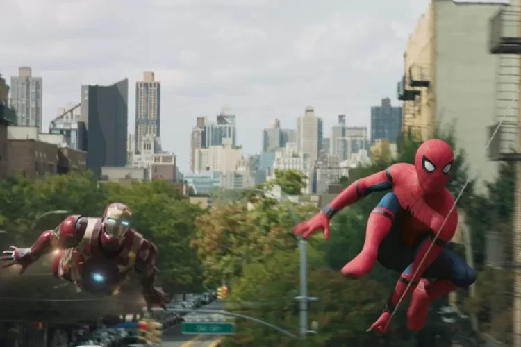 Tom Holland dan Robert Downey Jr. dalam film Spider-Man: Homecoming (imdb.com)