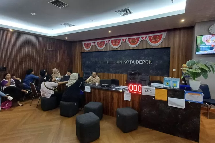 ILUSTRASI : Tempat pengaduan SPMB 2025 di lantai 4, Gedung Dibaleka 2, Balaikota Depok. (ANDIKA EKA/RADAR DEPOK)