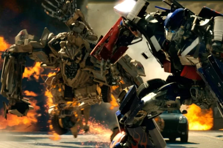 Cuplikan film Transformer dengan perang antara Autobots vs Decepticons (imdb.com)
