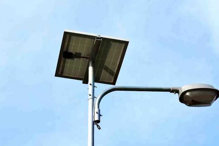 Lampu PJU bertenaga surya.  (KABAR BOGOR)
