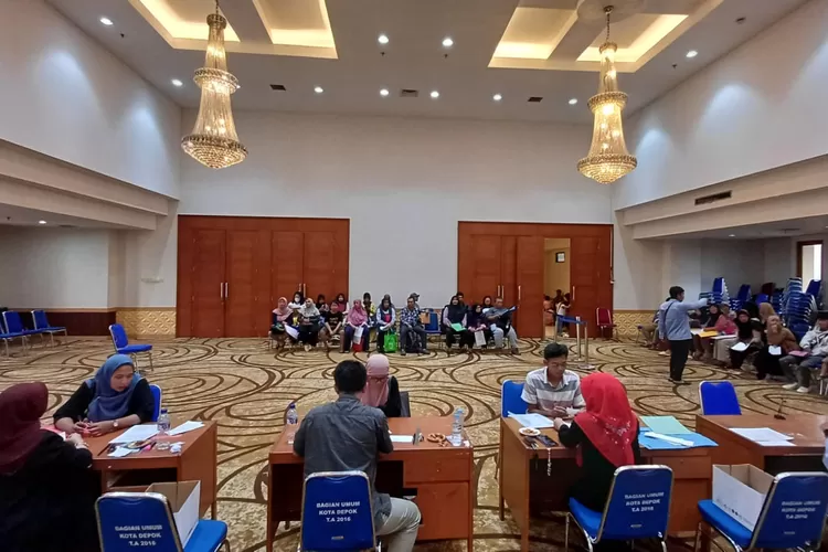 Suasana pendaftaran RSSG, di aula lantai 10 Gedung Baleka 2, Balaikota Depok. (ANDIKA EKA/RADAR DEOK )
