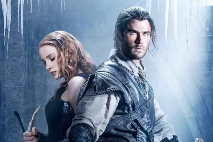Chris Hemsworth dan Jessica Chastain dalam film The Huntsman: Winter&rsquo;s War (imdb.com)