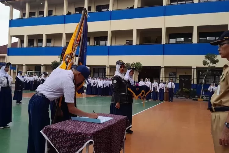 Pelaksanaan pendaftaran SPMB tahun ajaran 2025/2026 di SMPN 9 Depok, yang terletak di Jalan Raya Cipayung, Kelurahan/Kecamatan Cipayung. (DOKUMEN SEKOLAH)