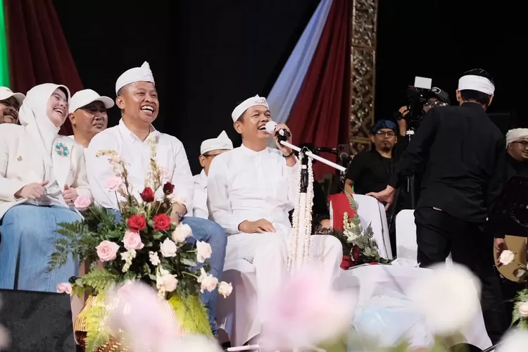 KDM saat saat kegiatan Abdi Nagri Nganjang ka Warga di Lapangan Irekap, Kecamatan Cilodong, Kota Depok, Sabtu (5/7). (ISTIMEWA)