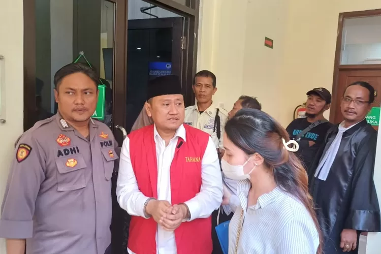 Anggota DPRD Kota Depok, Rudy Kurniawan usai menjalankan sidang, di PN Depok, Kelurahan Kalimulya, Kecamatan Cilodong.  (ANDIKA EKA/RADAR DEPOK)