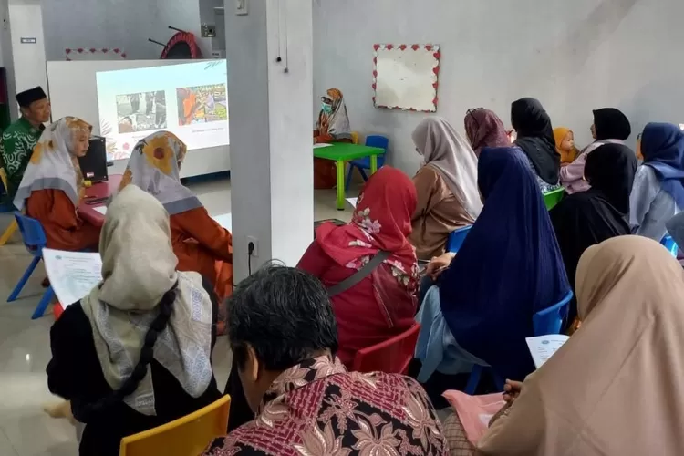 Pelaksanaan pertemuan orang tua dan pihak Paud Mentari Muslim dalam membahas pengenalan terhadap berbagai program pembelajaran tahun ajaran 2025/2026. (ISTIMEWA)