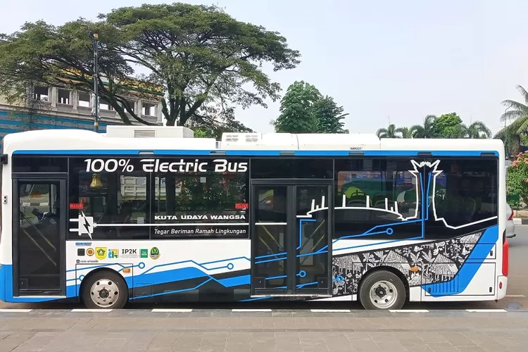 Feeder berbasis listrik yang sudah mengaspal di jalur Bogor. (KABAR BOGOR)