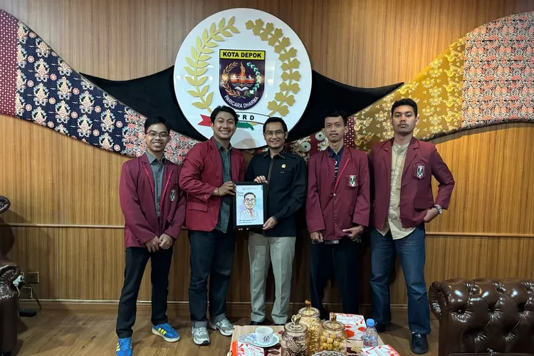 Pimpinan Cabang Ikatan Mahasiswa Muhammadiyah (PC IMM) Kota Depok beraudiensi dengan Ketua DPRD Kota Depok, Ade Supriyatna, di Gedung DPRD Kota Depok, Rabu (9/7). (PC IMM For Radar Depok )