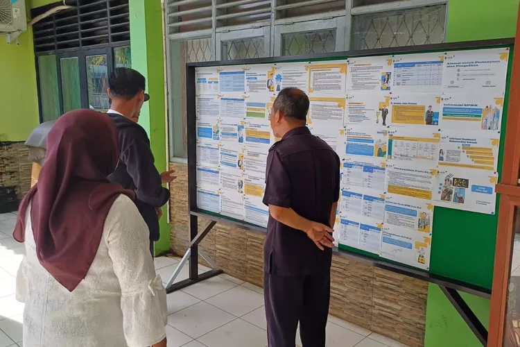 Suasana Pelaksanaan SPMB di salah satu sekolah di Kota Depok. (ANDIKA EKA/RADAR DEPOK)