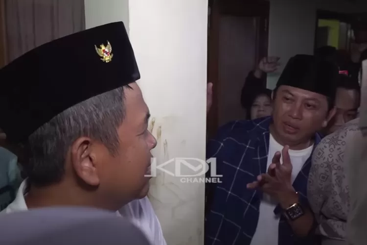 Ketika Dedi Mulyadi tinjau lokasi longsor di Megamendung (Tangkapan layar Youtube KANG DEDI MULYADI CHANNEL)