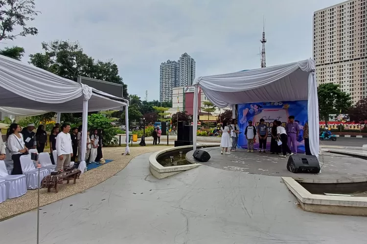 Foto besama usai kegiatan talkshow berkarakter di digital (Berdigital) di Depok Open Space (DOS), Jalan Margonda, Kelurahan Depok, Kecamatan Pancoranmas. (ANDIKA EKA/RADAR DEPOK)