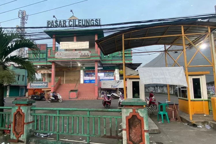 Kondisi Pasar Cileungsi terlihat kotor dan kumuh.  (KABAR BOGOR)