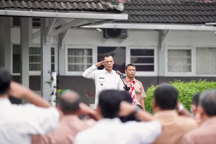 Wabup Jaro Ade memimpin upacara Hari Koperasi tingkat Kabupaten Bogor.  (KABAR BOGOR)