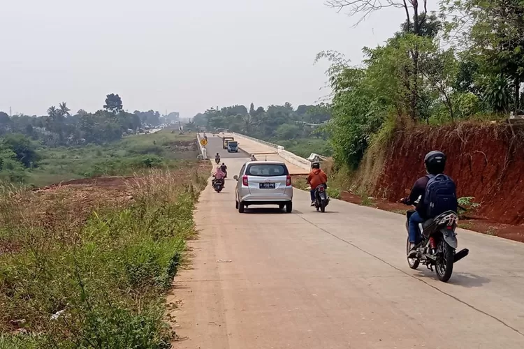 Ruas Jalan Bojonggede-Kemang (Bomang) masih belum sempurna.  (KABAR BOGOR)