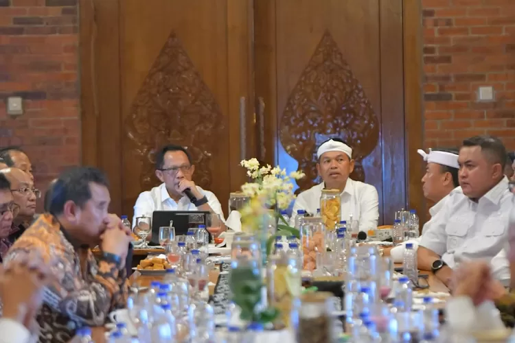 Bupati Rudy Susmanto mengikuti rakor bersama Mendagri Tito Karnavian dan Gubernur Jabar Dedi Mulyadi.  (KABAR BOGOR)