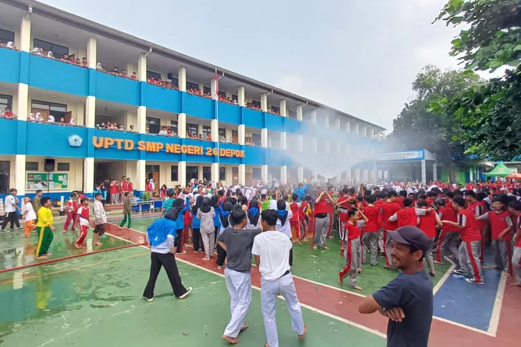 Suasana penutupan MPLS tahun ajaran 2025/2026 di SMPN 26 Depok,yang terletak di Jalan Mangga, Kelurahan/Kecamatan Beji. (ANDIKA EKA/RADAR DEPOK)