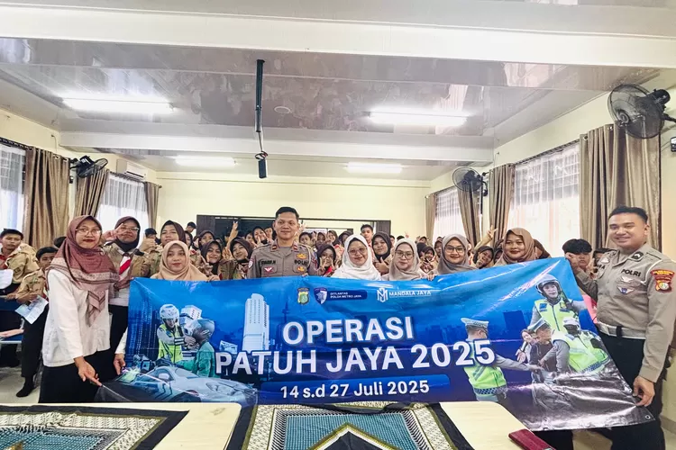 Pelaksanaan Penututan MPLS di SMPN 29 DepokMetro Depok, yang terletak di Jalan Raya Cipayung, Kelurahan/Kecamatan Cipayung yang terletak di Jalan Raya Cipayung, Kelurahan/Kecamatan Cipayung. (ANDIKA EKA/RADAR DEPOK)