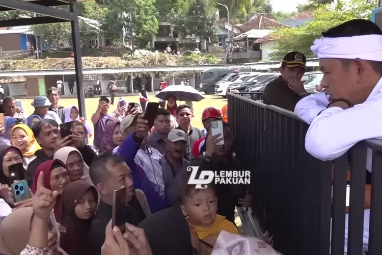 Keluran warga sekitaran Situ Bagendit pada Gubernur Jawa Barat, Dedi Mulyadi (Tangkapan layar Youtube LEMBUR PAKUAN CHANNEL)