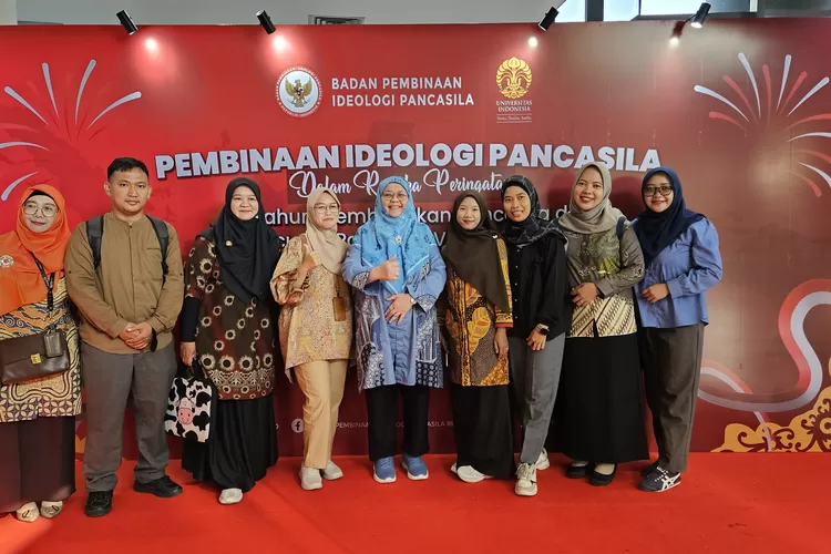 Kadisdik Kota Depok, Siti Chaerijah Aurijah saat mengikuti pembinaan ideology pancasila di Auditorium Gedung Makara Art Center Universitas Indonesia, Sabtu (19/7). (ANDIKA EKA/RADAR DEPOK)