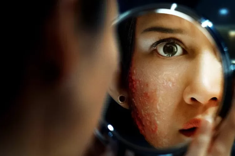 Poster film A Normal Woman yang akan tayang di Netflix pada 24 Juli 2025 (netflix.com)