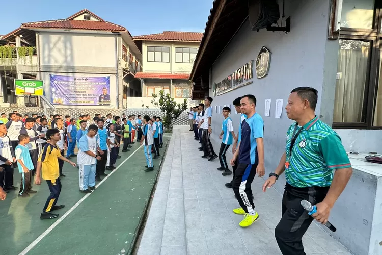 Pelaksanaan Senam Anak Indonesia Sehat di SMAN 1 Depok yang terletak di Jalan Nusantara, Kelurahan Depok Jaya, Kecamatan Pancoranmas. (ANDIKA EKA/RADAR DEPOK)